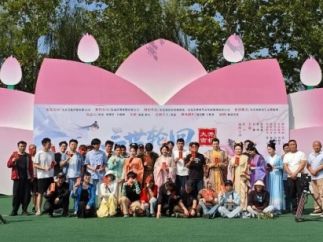 短剧《三世轮回 只为找到你》在寿光林海生态博览园开机