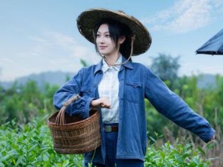 河南姑娘演活年代短剧，看马晓伟的“逆风翻盘路”